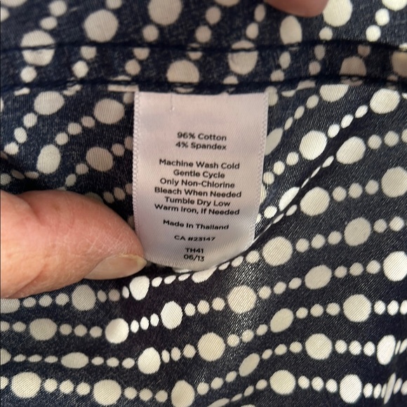 Women’s Blue and White Patterned Shirt Sz 14 M - L Wrinkle Resistant - Picture 4 of 4